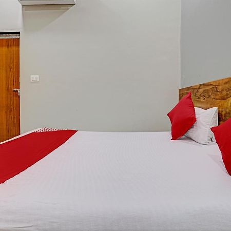 Oyo Flagship Hotel 9 Σουράτ Εξωτερικό φωτογραφία