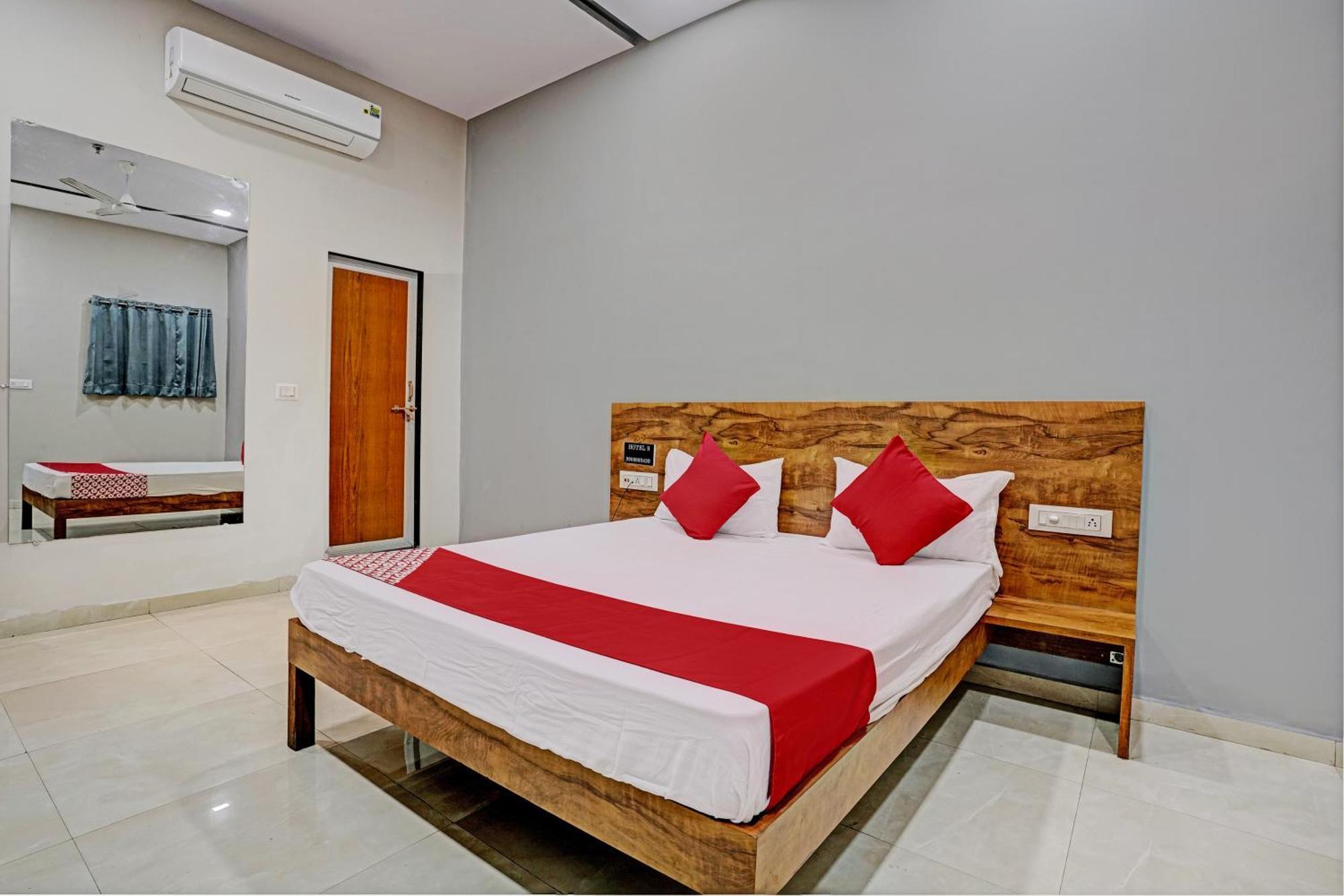 Oyo Flagship Hotel 9 Σουράτ Εξωτερικό φωτογραφία