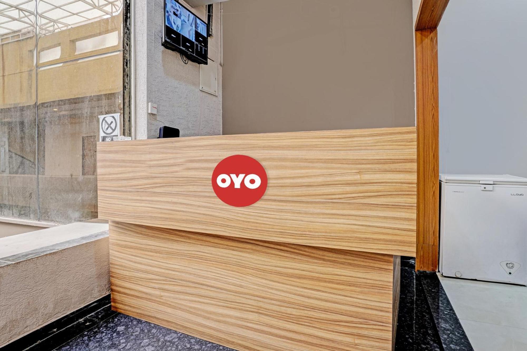Oyo Flagship Hotel 9 Σουράτ Εξωτερικό φωτογραφία